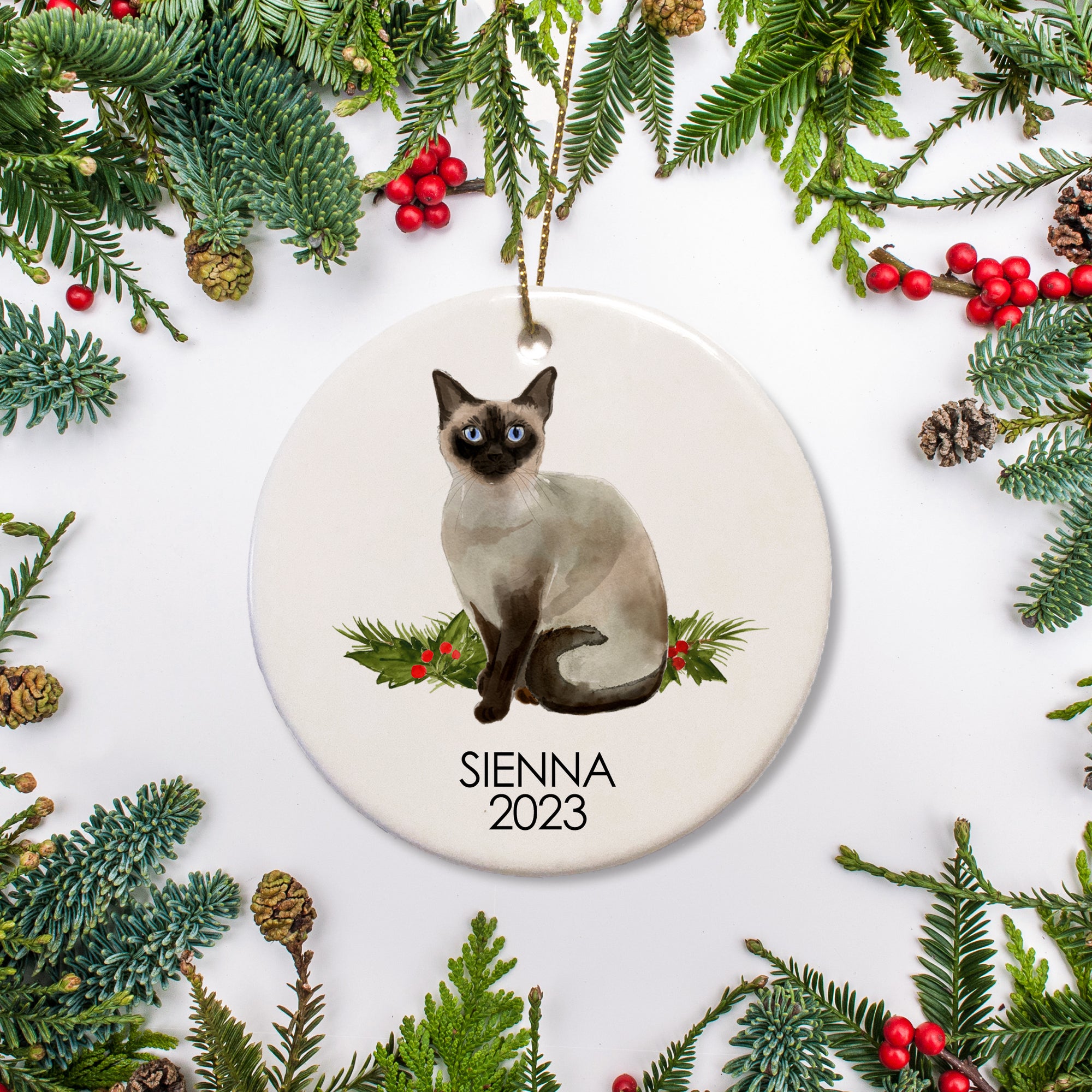 Siamese personalized Christmas ornament - blue eyes - holly and pine accent - name and year of your choice | PIPSY.COM