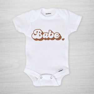 Babe onesie with retro styling and neutral colors, Pipsy.com, short sleeved